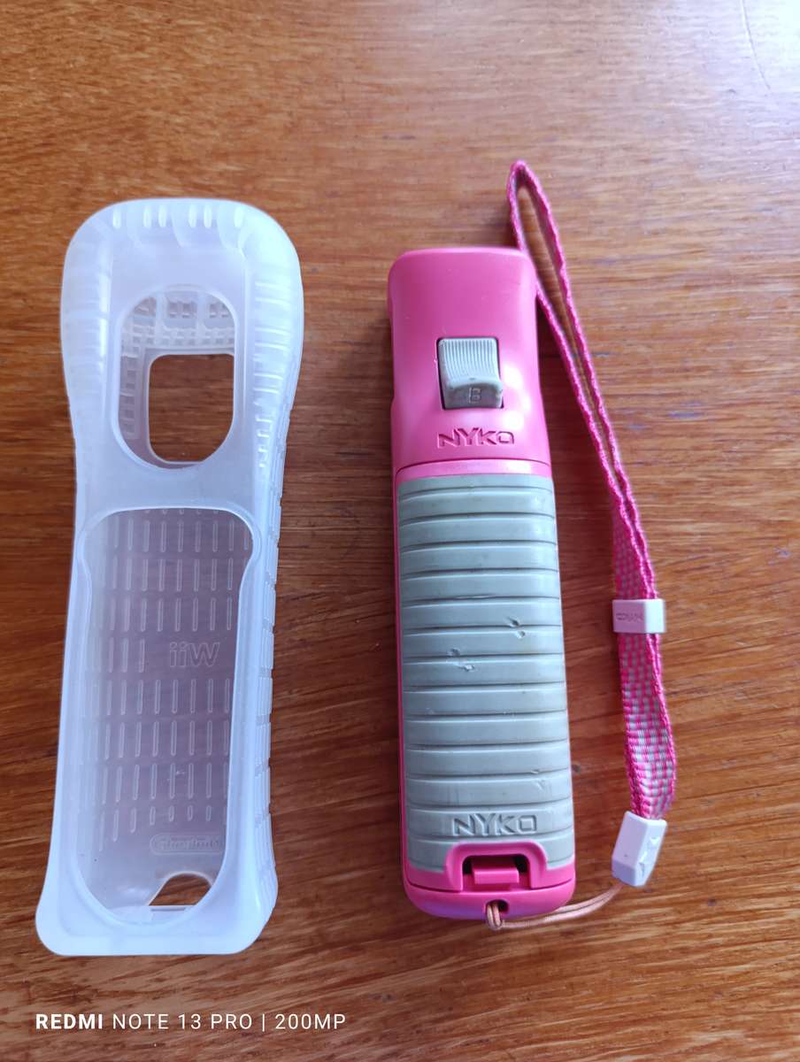 Nyko Wand Wii Controller - Pink