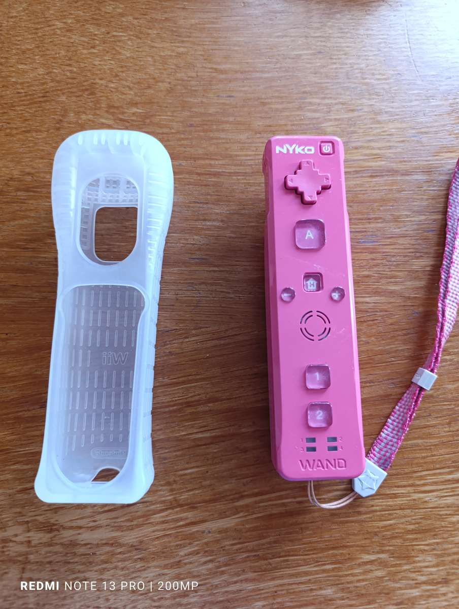 Nyko Wand Wii Controller - Pink