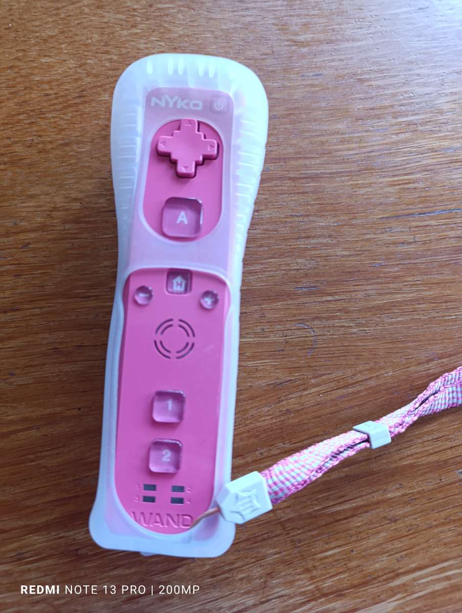 Nyko Wand Wii Controller - Pink