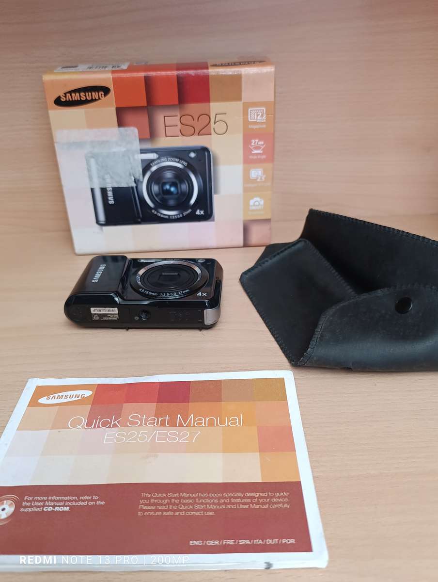 Samsung ES25 - 12.2MP - 4x Zoom - Digital Camera