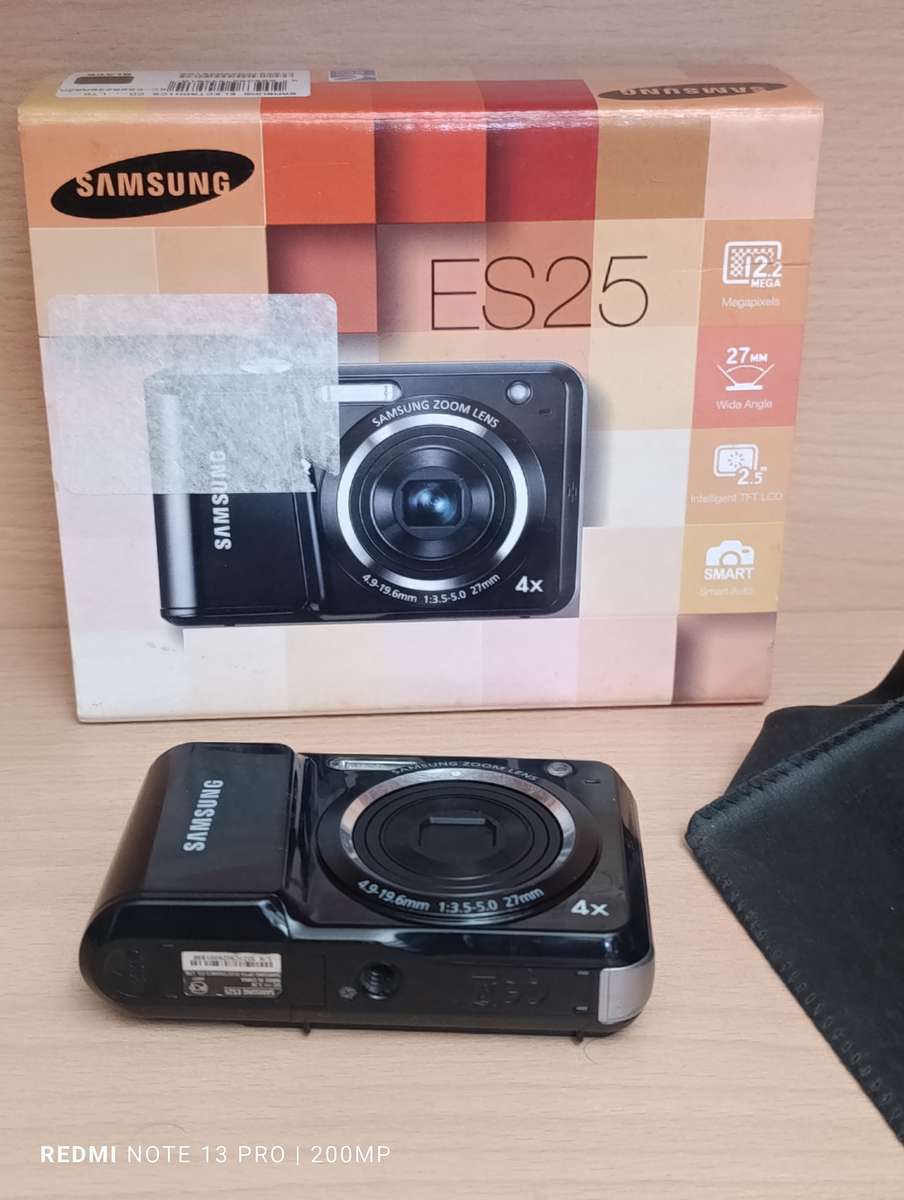 Samsung ES25 - 12.2MP - 4x Zoom - Digital Camera