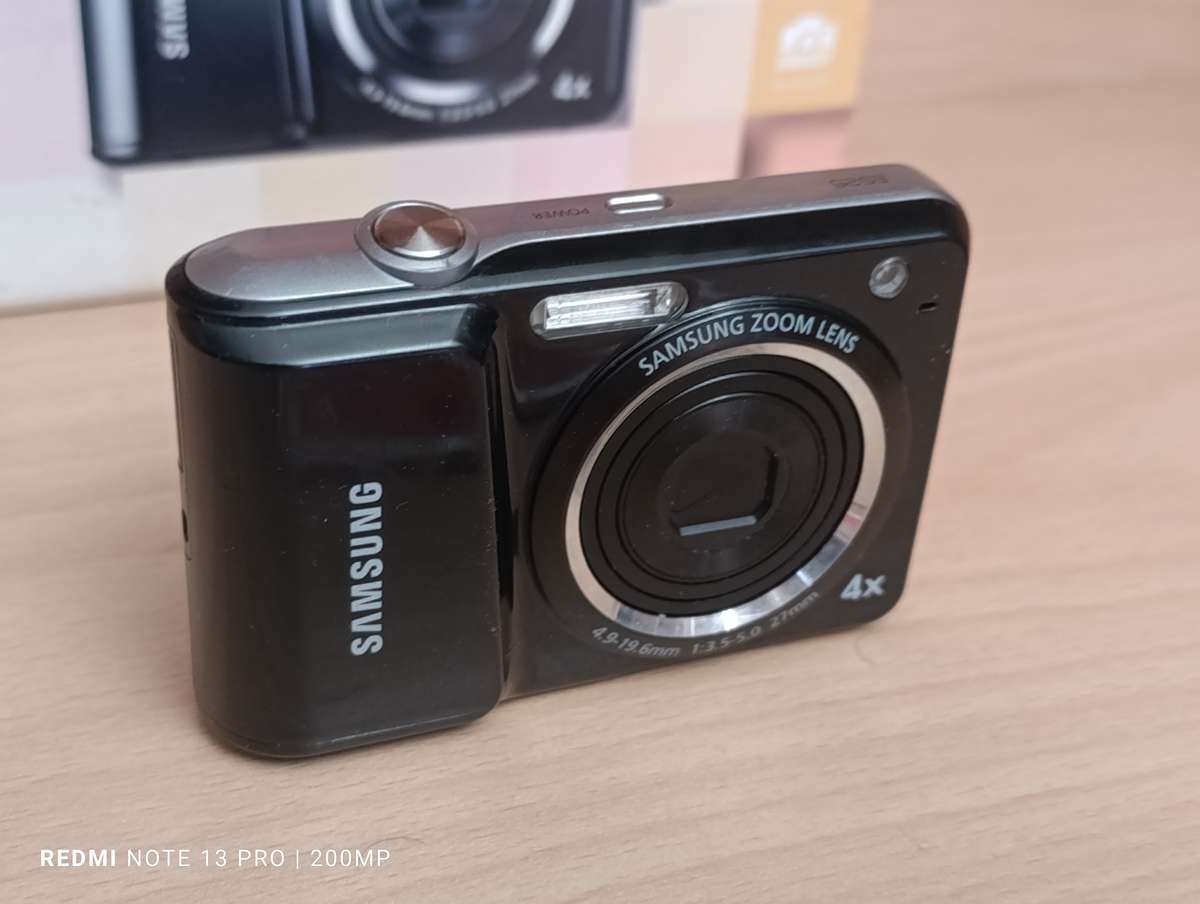 Samsung ES25 - 12.2MP - 4x Zoom - Digital Camera