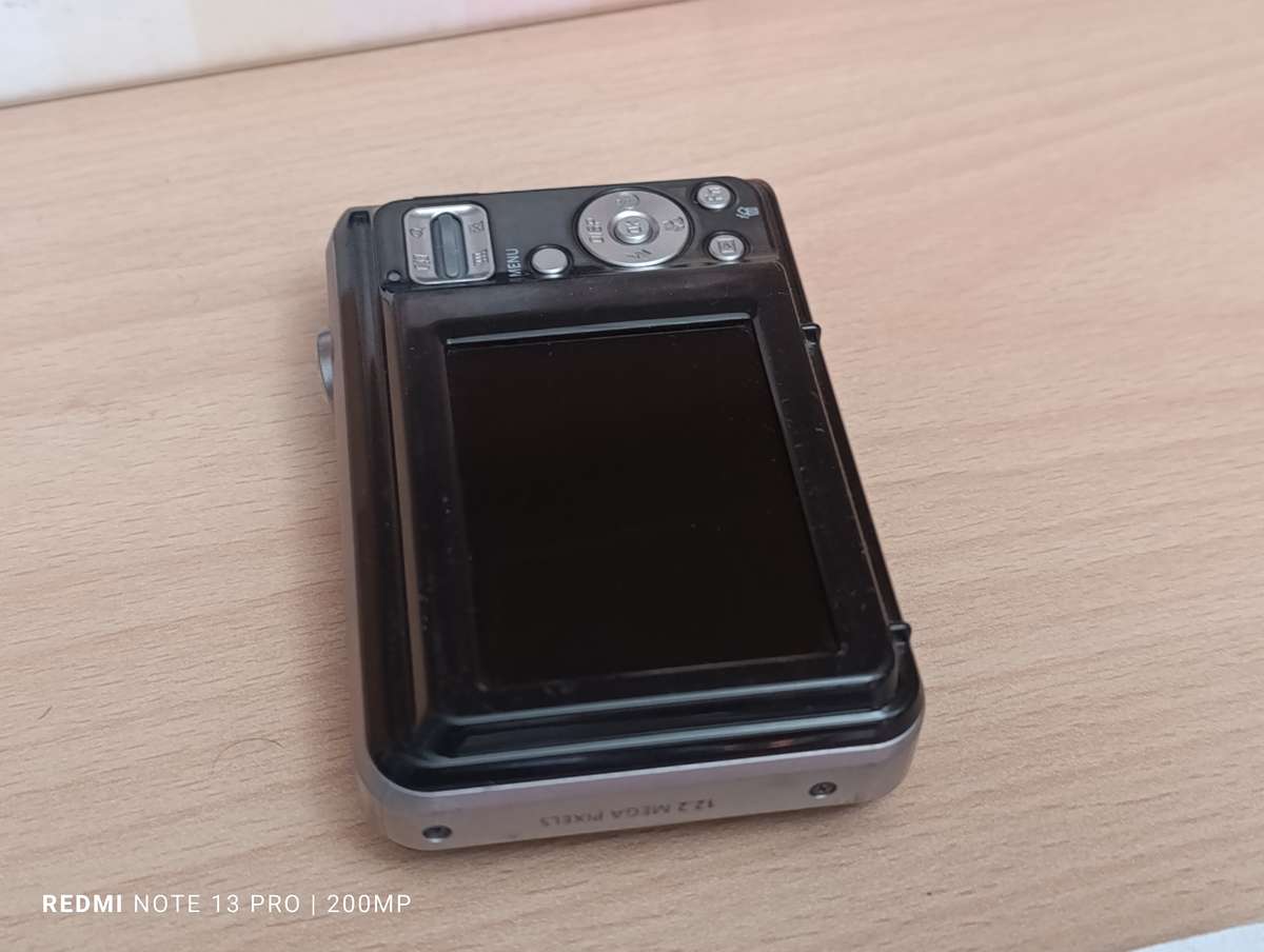 Samsung ES25 - 12.2MP - 4x Zoom - Digital Camera