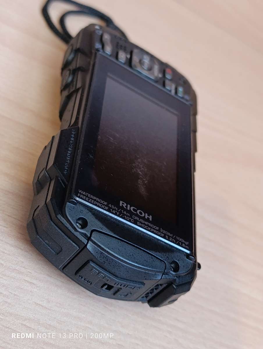 Ricoh WG-70 - 16MP - 5x Zoom - Waterproof Digital Camera