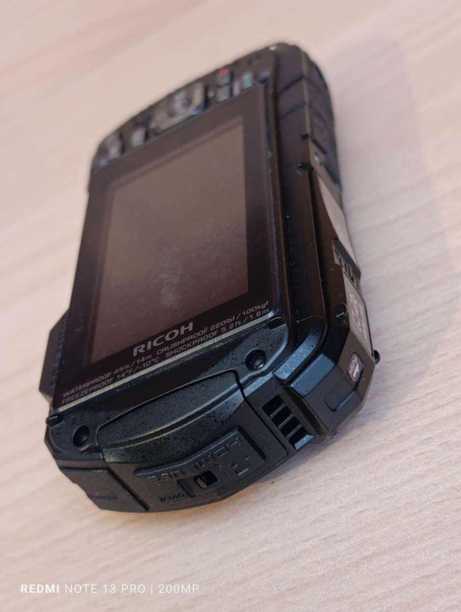 Ricoh WG-70 - 16MP - 5x Zoom - Waterproof Digital Camera