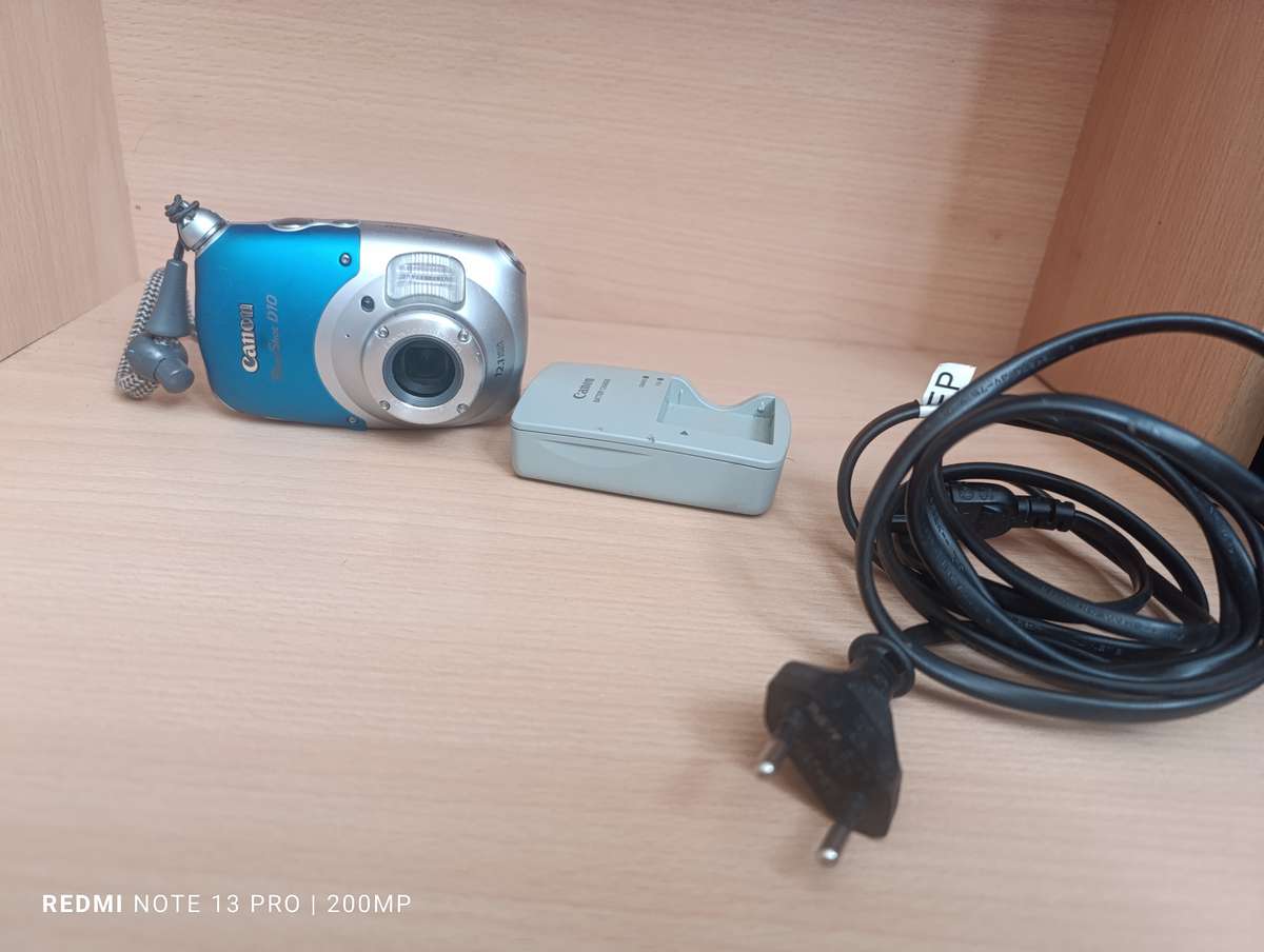 Canon PowerShot D10 - 12.1MP - 3x Zoom - Waterproof Digital Camera