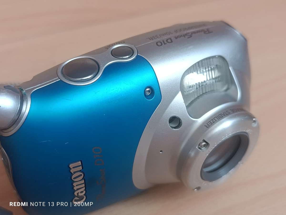 Canon PowerShot D10 - 12.1MP - 3x Zoom - Waterproof Digital Camera