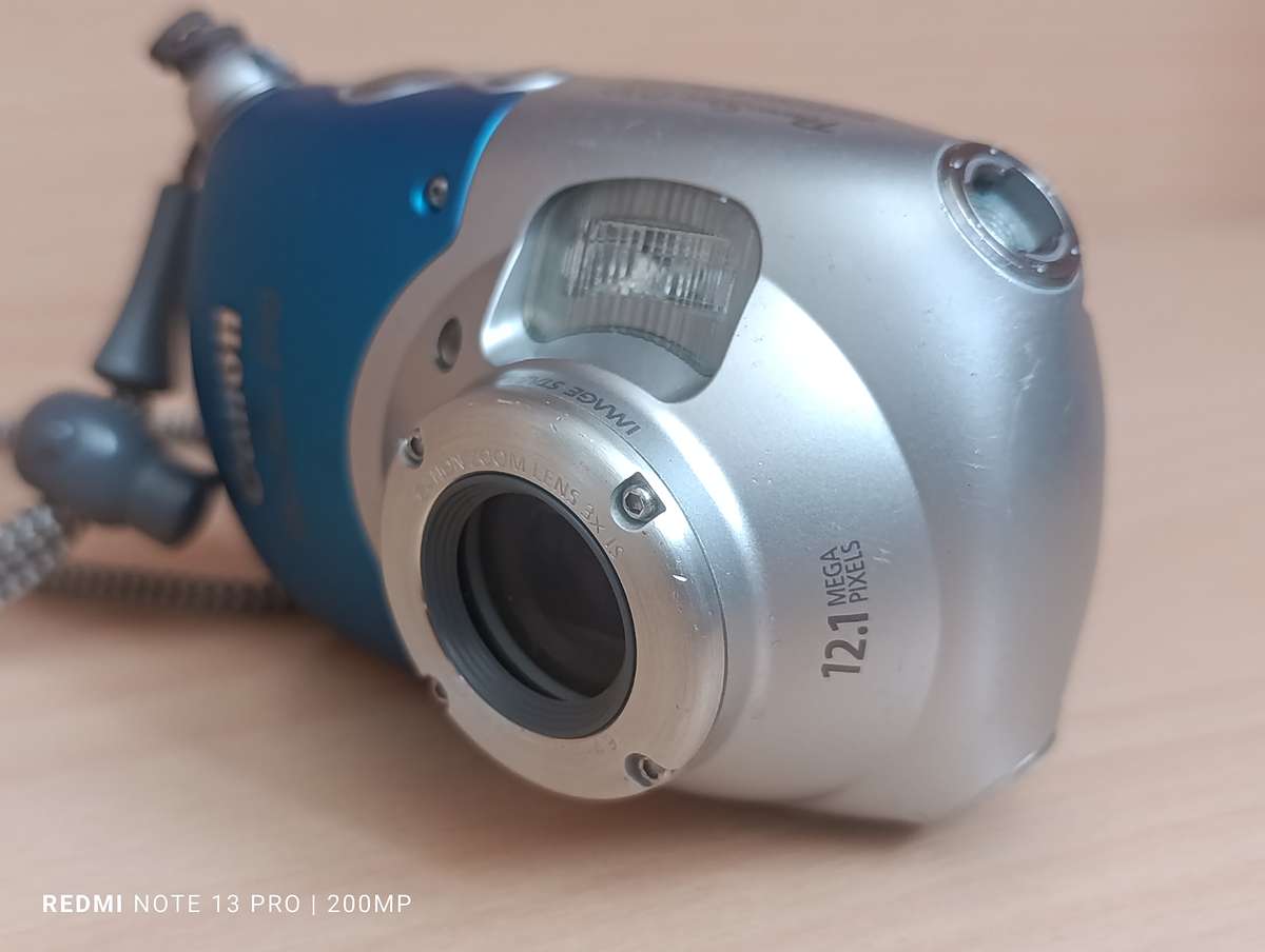 Canon PowerShot D10 - 12.1MP - 3x Zoom - Waterproof Digital Camera