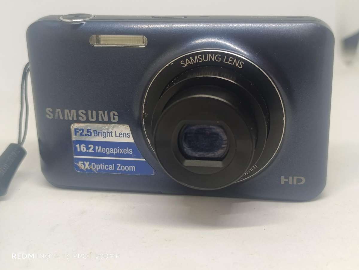 Samsung ES95 - 16.2MP - 5x Zoom - Digital Camera