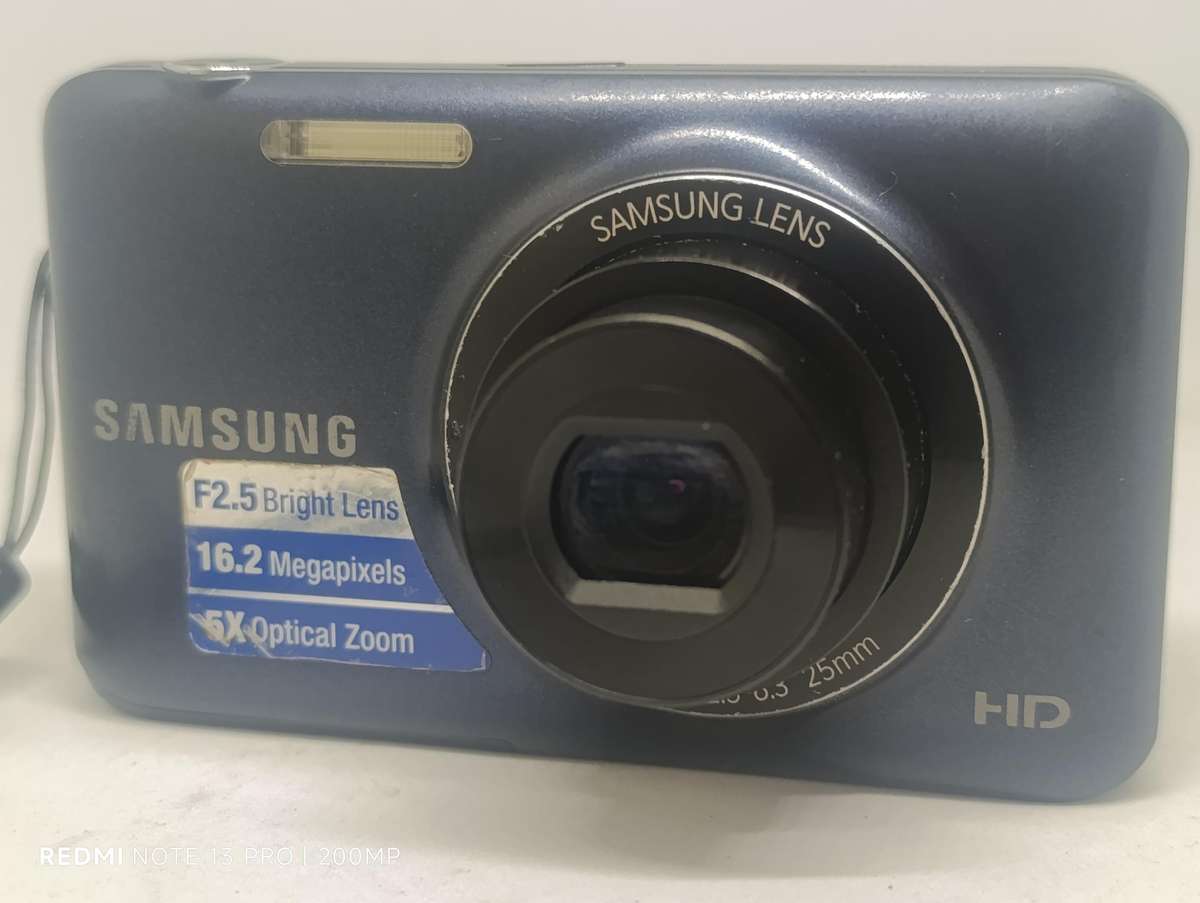 Samsung ES95 - 16.2MP - 5x Zoom - Digital Camera