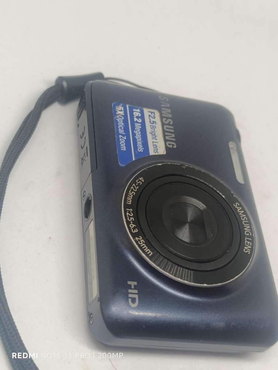 Samsung ES95 - 16.2MP - 5x Zoom - Digital Camera