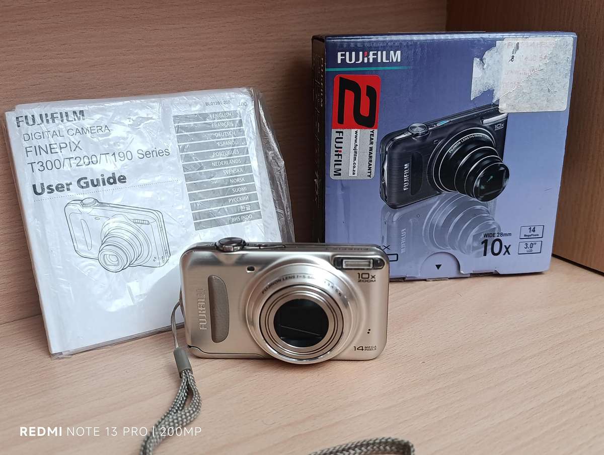 Fujifilm T300 - 14MP - 10x Zoom - Digital Camera