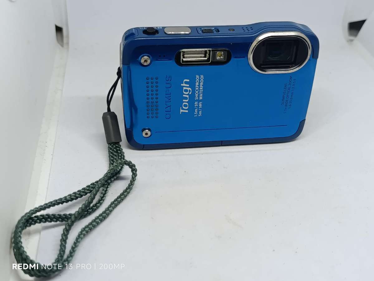 Olympus Stylus TG-630 - 12MP - 5x Zoom - Digital Camera