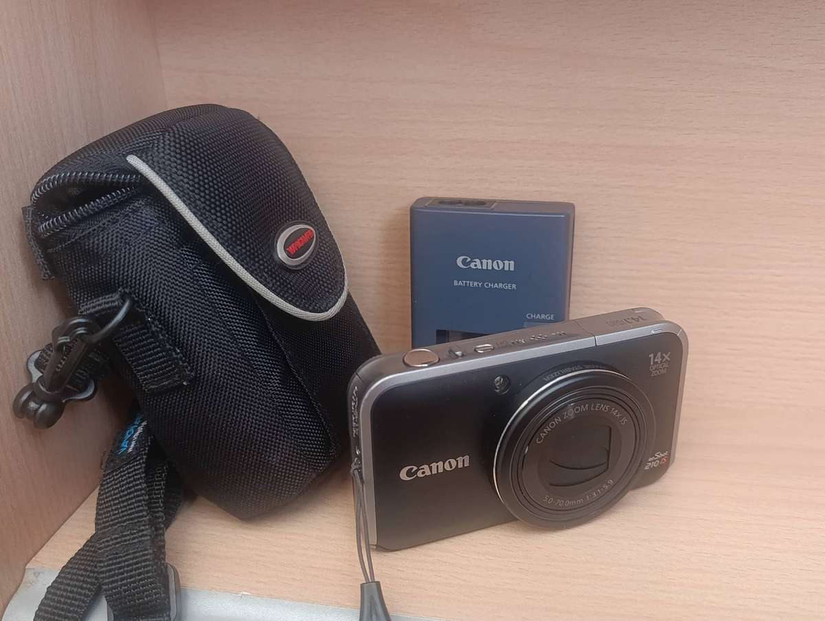 Canon POWERSHOT SX210iS - 14.1MP - 14x Zoom - Digital Camera