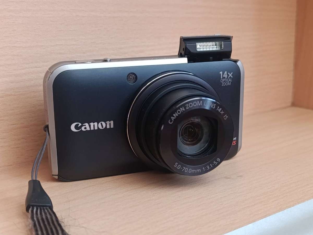 Canon POWERSHOT SX210iS - 14.1MP - 14x Zoom - Digital Camera