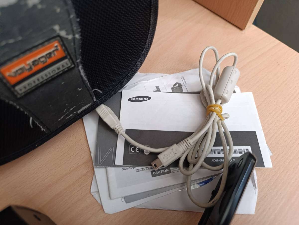 Samsung HMX-F80 HD Camcorder