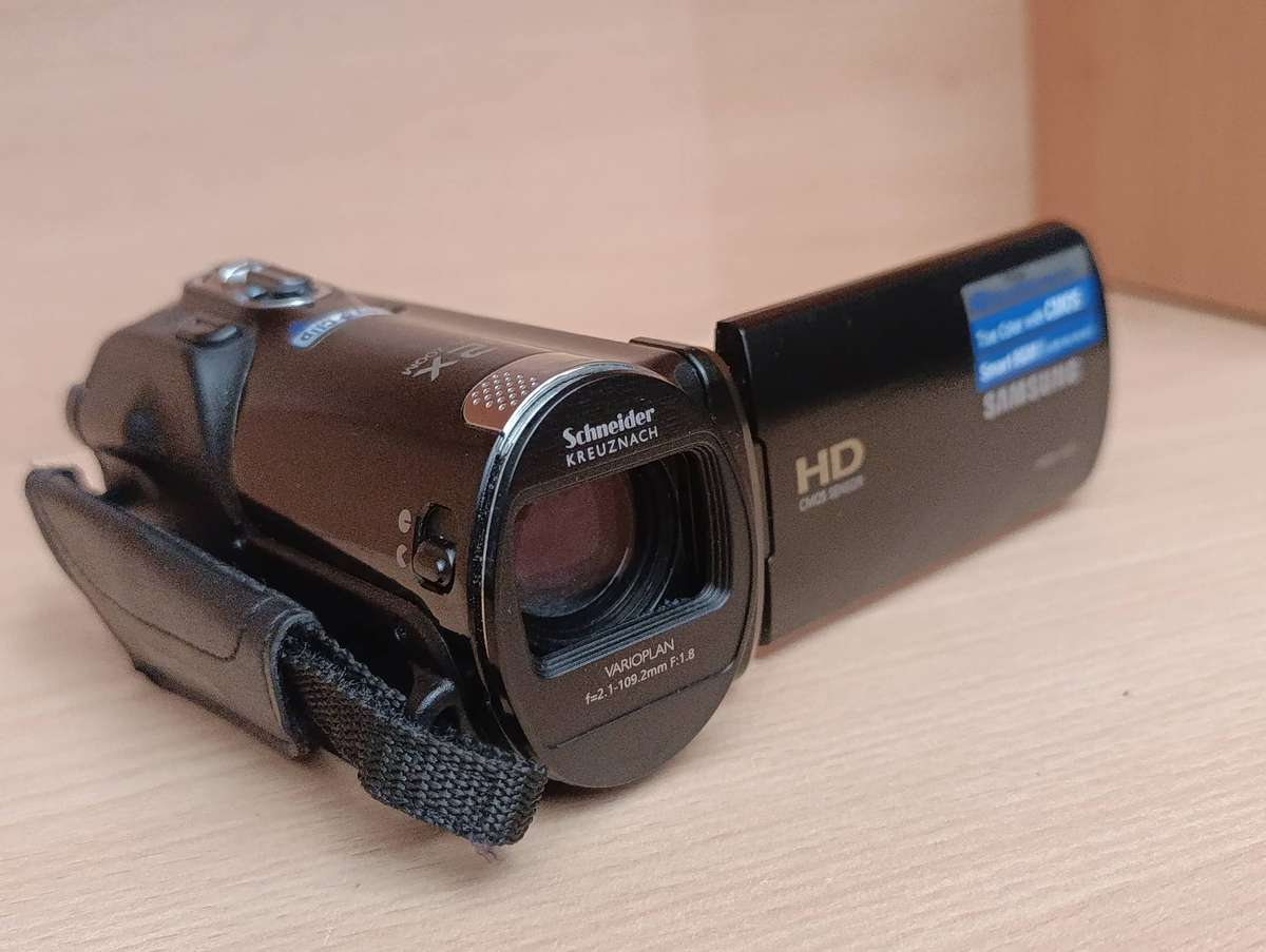 Samsung HMX-F80 HD Camcorder