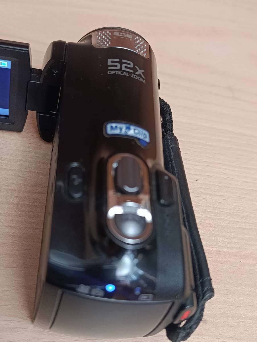 Samsung HMX-F80 HD Camcorder