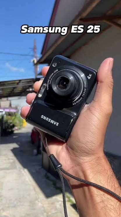 Samsung ES25 - 12.2MP - 4x Zoom - Digital Camera