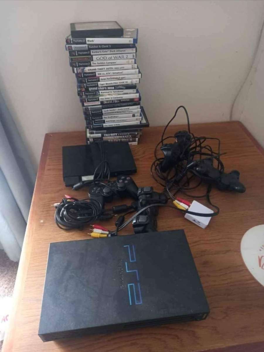 2 x Playstation 2 + Games