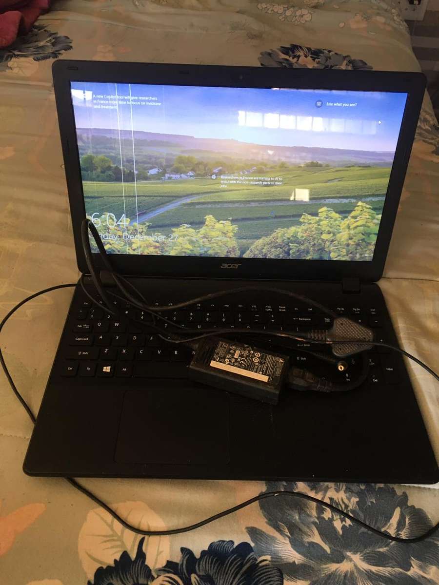 ACER LAPTOP (PLEASE READ DESCRIPTION)
