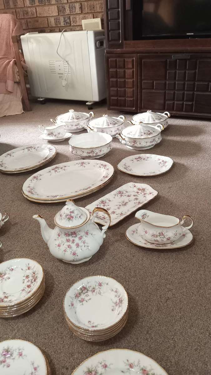 Paragon Victoriana Rose Fine Bone Dinner & Tea Service