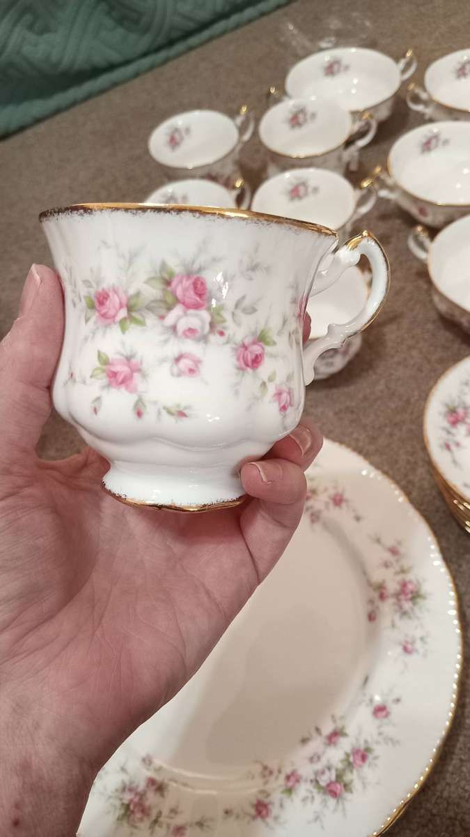 Paragon Victoriana Rose Fine Bone Dinner & Tea Service