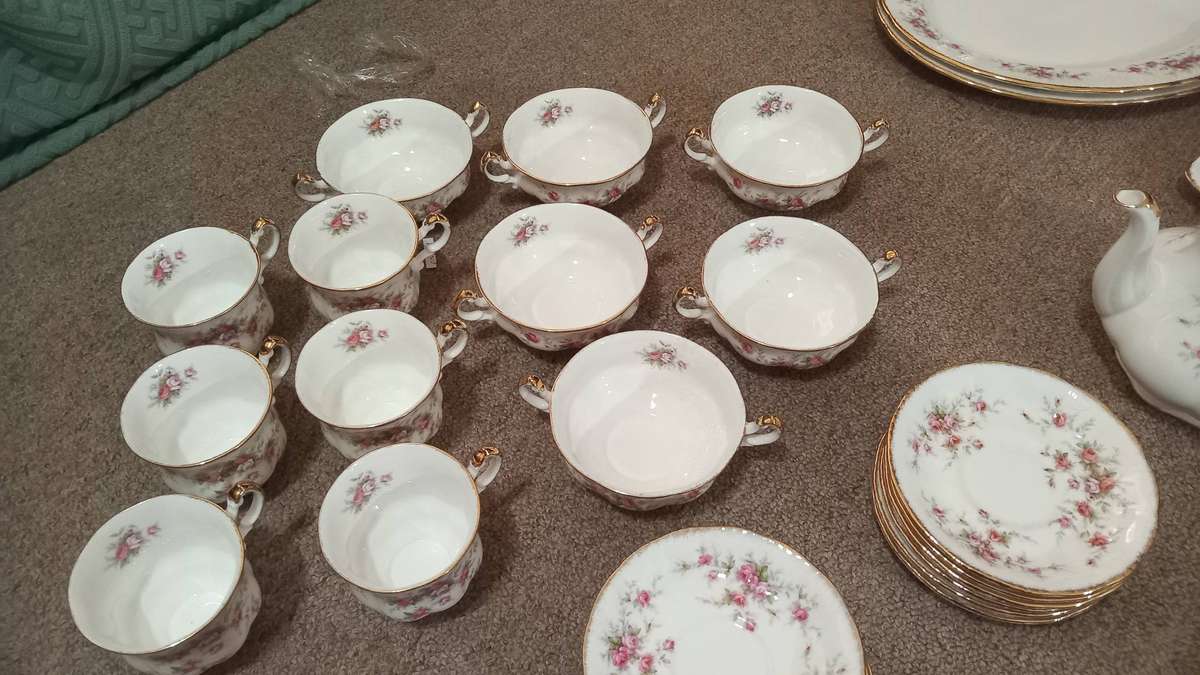 Paragon Victoriana Rose Fine Bone Dinner & Tea Service