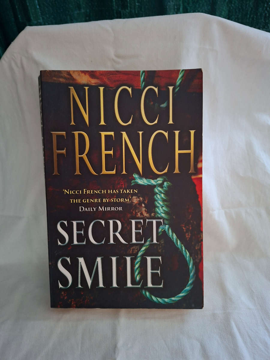 Nicci French Secret Smile