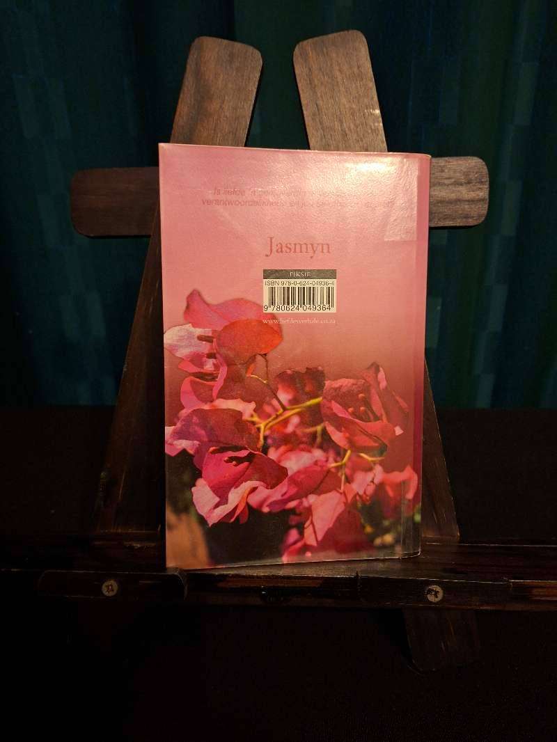 Ena Murray Omnibus 28
