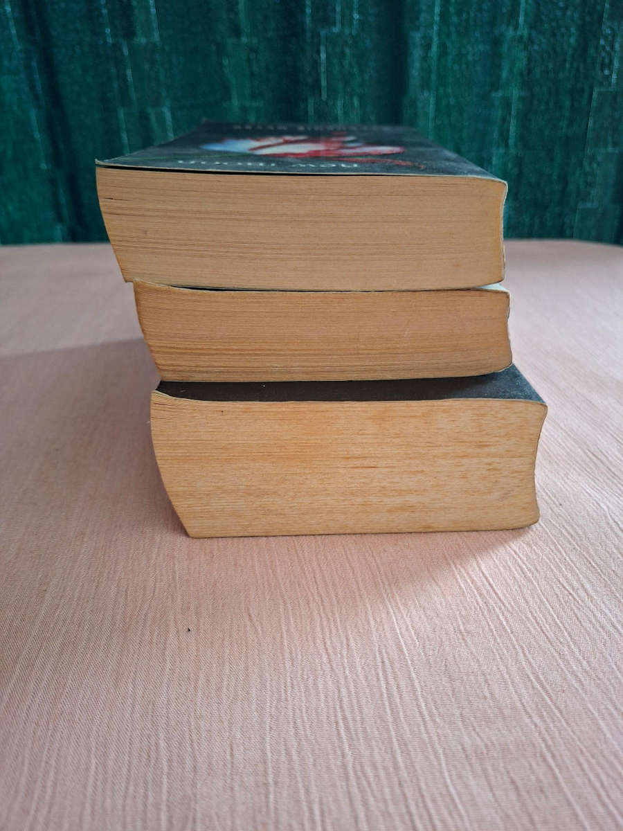 Stephenie Meyer Twilight, New Moon & Breaking Dawn