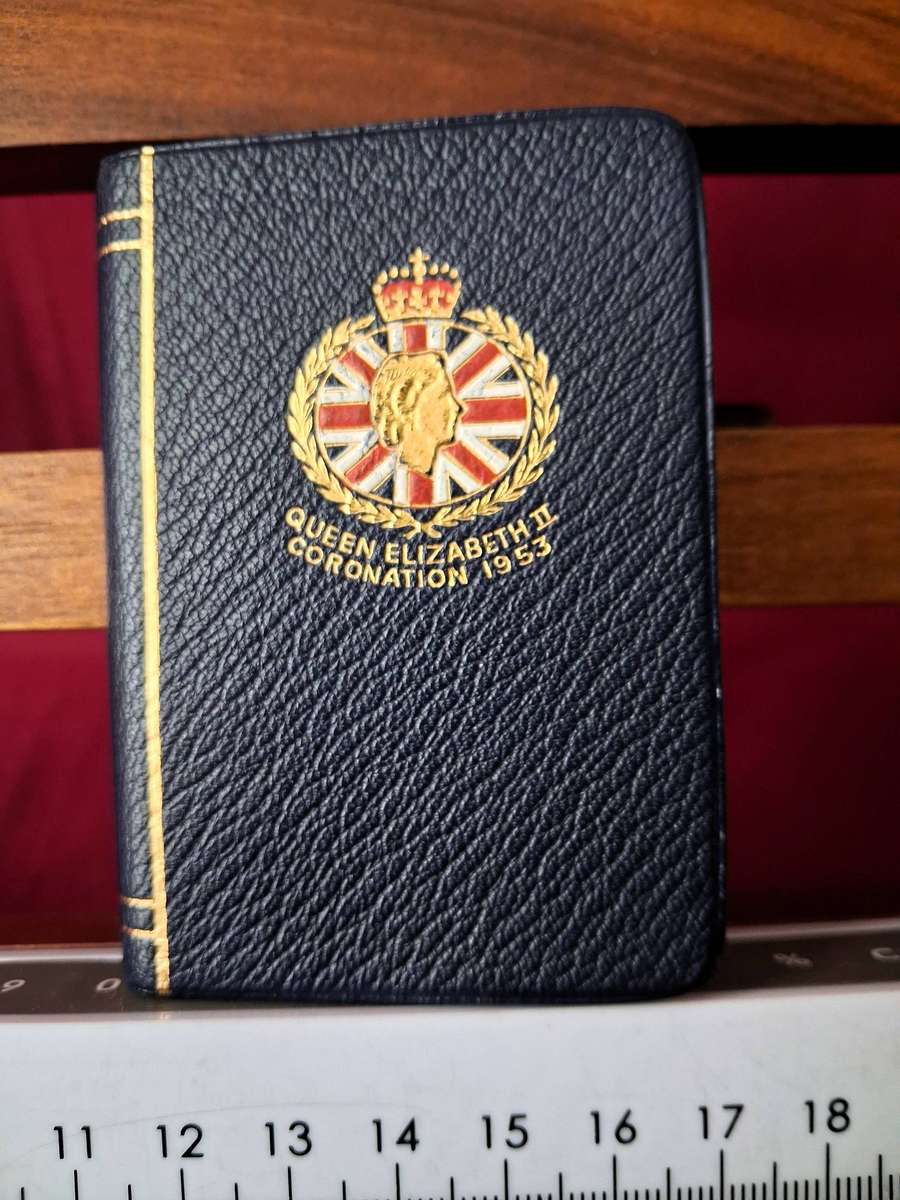 Queen Elizabeth II Coronation 1953 Edition - De Luxe Midget Series English Dictionary