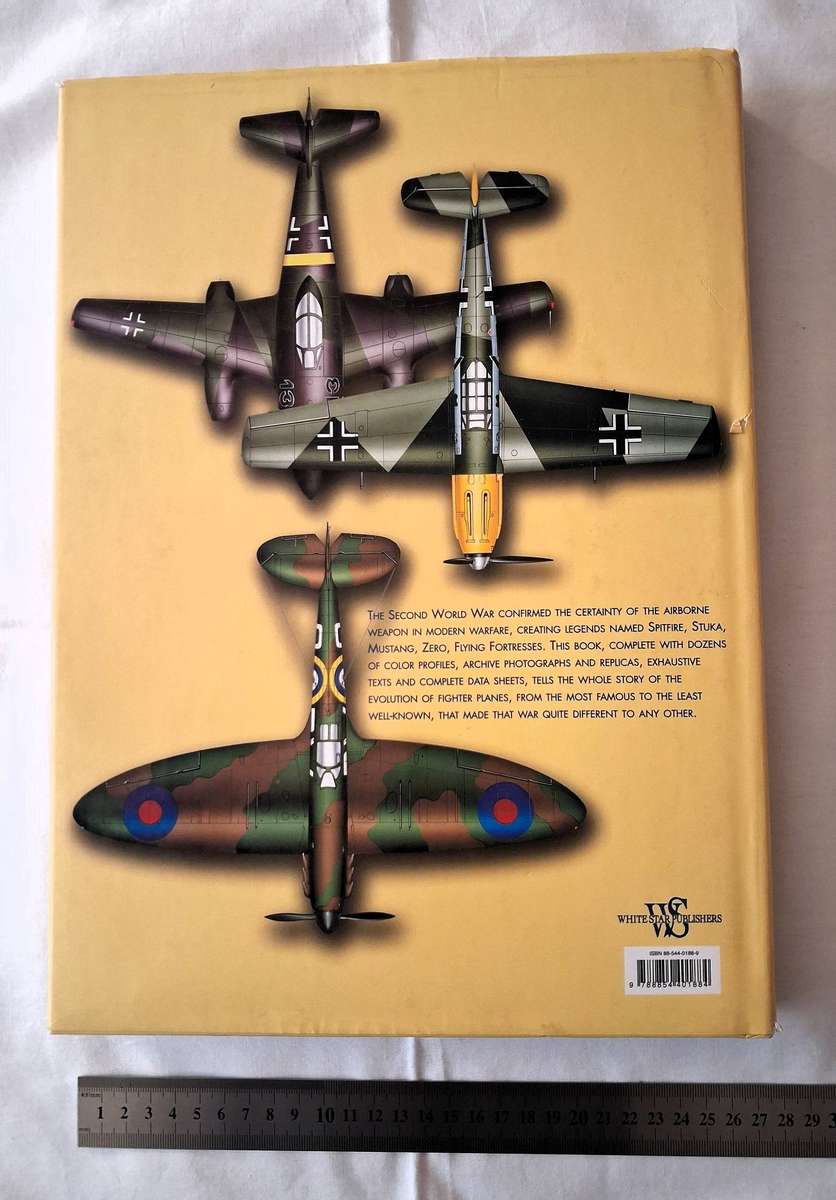 Complete Book of World War 2 Combat Aircraft - Enzo Angelucci
