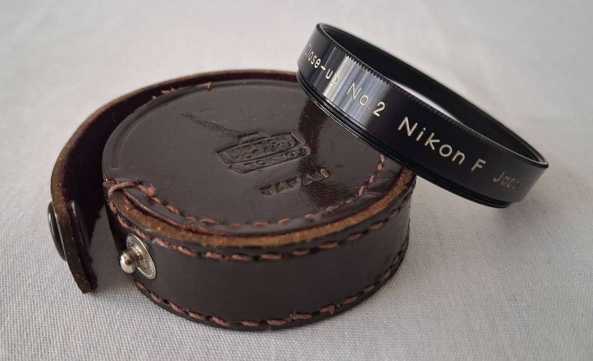 Nikon Close-Up Attachment Lens No.2 F (Mount) - Housed in a leather case