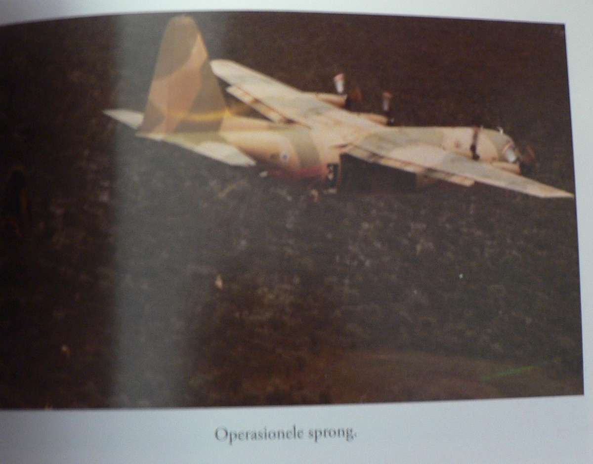 Rooiplaas: 1 Valskermbataljon deurRenier du Toit en Ronnie Claasen