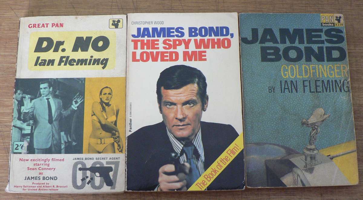 3 x James Bond paperbacks(lot 8)