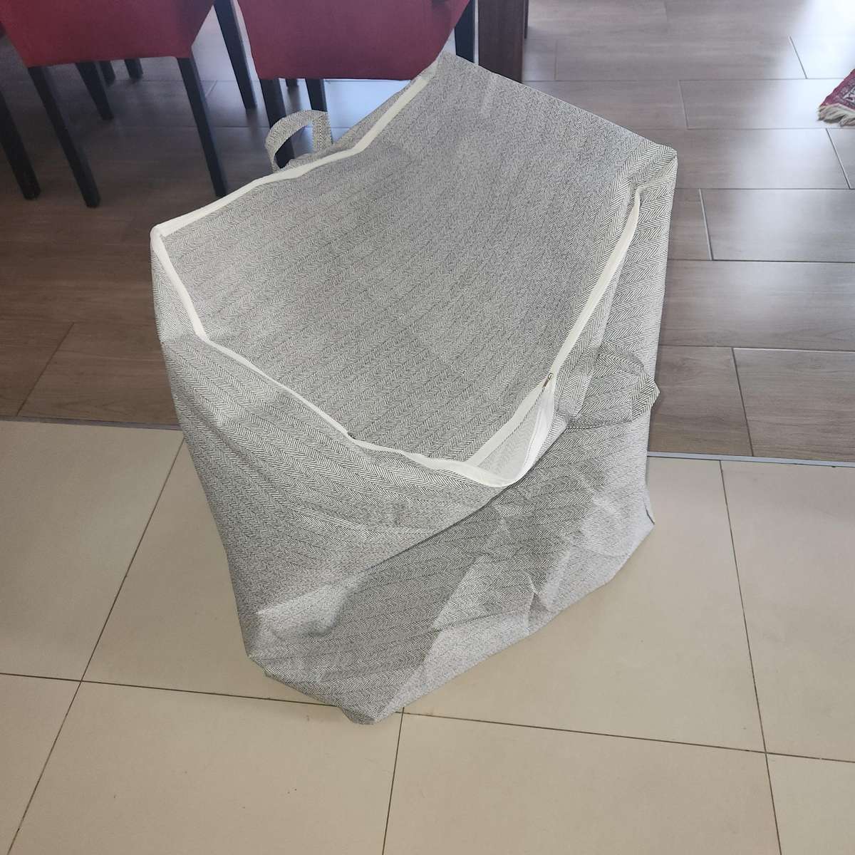 Foldable Clothes and Blanket Storage Bag with Handles