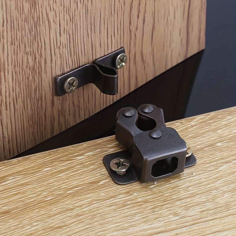 Cabinet door lock