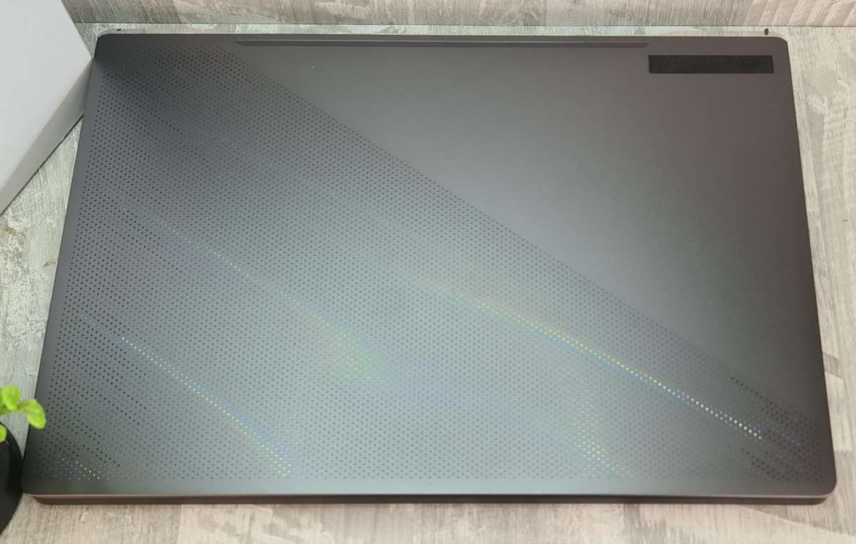 Asus Zephyrus Ryzen 9 5900HS RTX 3070 8GB GDDR6 Vram 16GB DDR4 Ram 1TB Nvme SSD Gaming Laptop