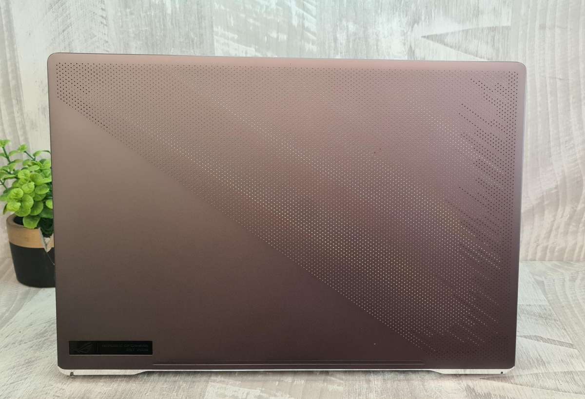 Asus Zephyrus Ryzen 9 5900HS RTX 3070 8GB GDDR6 Vram 16GB DDR4 Ram 1TB Nvme SSD Gaming Laptop