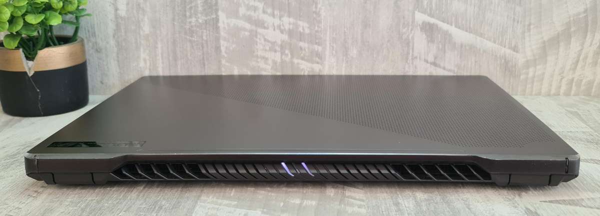 Asus Zephyrus Ryzen 9 5900HS RTX 3070 8GB GDDR6 Vram 16GB DDR4 Ram 1TB Nvme SSD Gaming Laptop