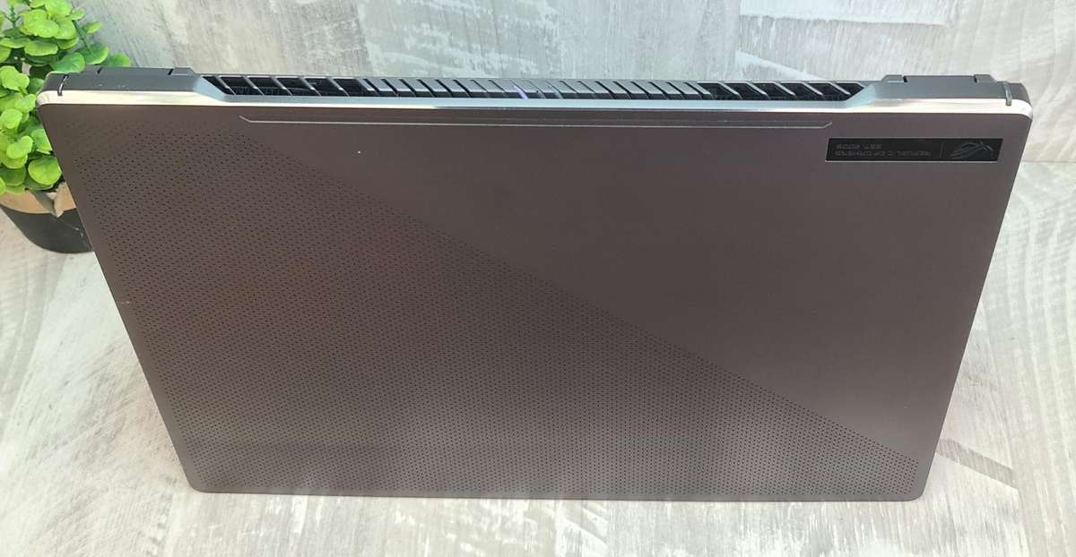 Asus Zephyrus Ryzen 9 5900HS RTX 3070 8GB GDDR6 Vram 16GB DDR4 Ram 1TB Nvme SSD Gaming Laptop