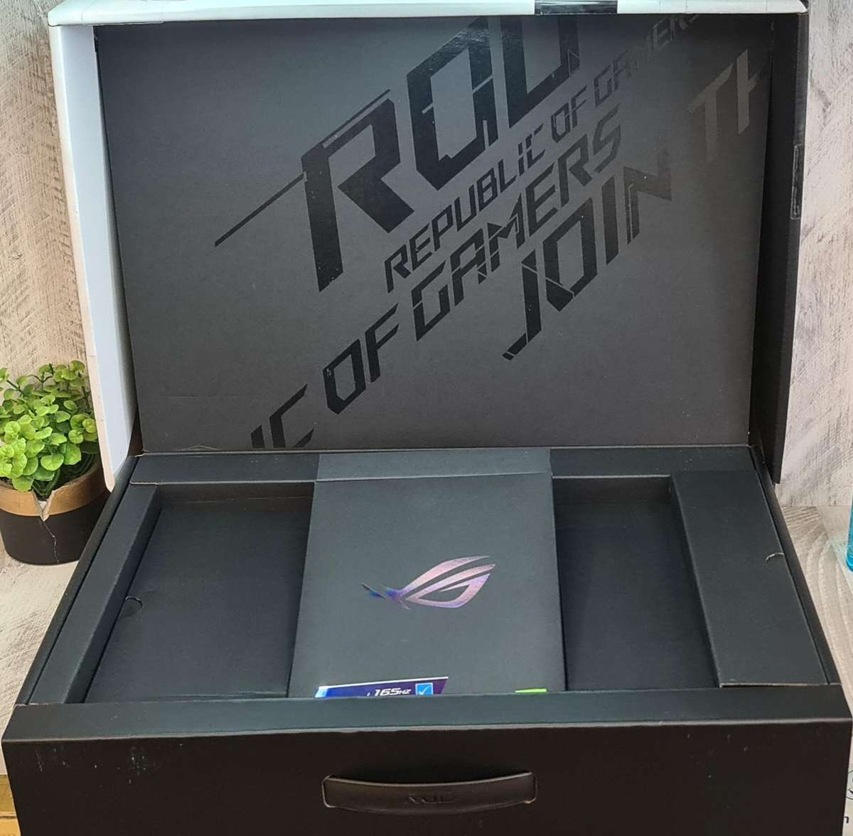 Asus Zephyrus Ryzen 9 5900HS RTX 3070 8GB GDDR6 Vram 16GB DDR4 Ram 1TB Nvme SSD Gaming Laptop