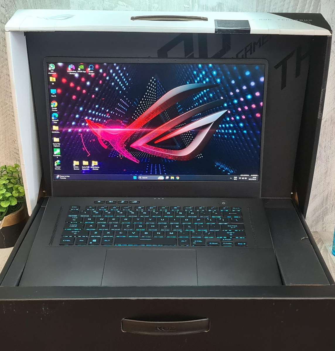 Asus Zephyrus Ryzen 9 5900HS RTX 3070 8GB GDDR6 Vram 16GB DDR4 Ram 1TB Nvme SSD Gaming Laptop