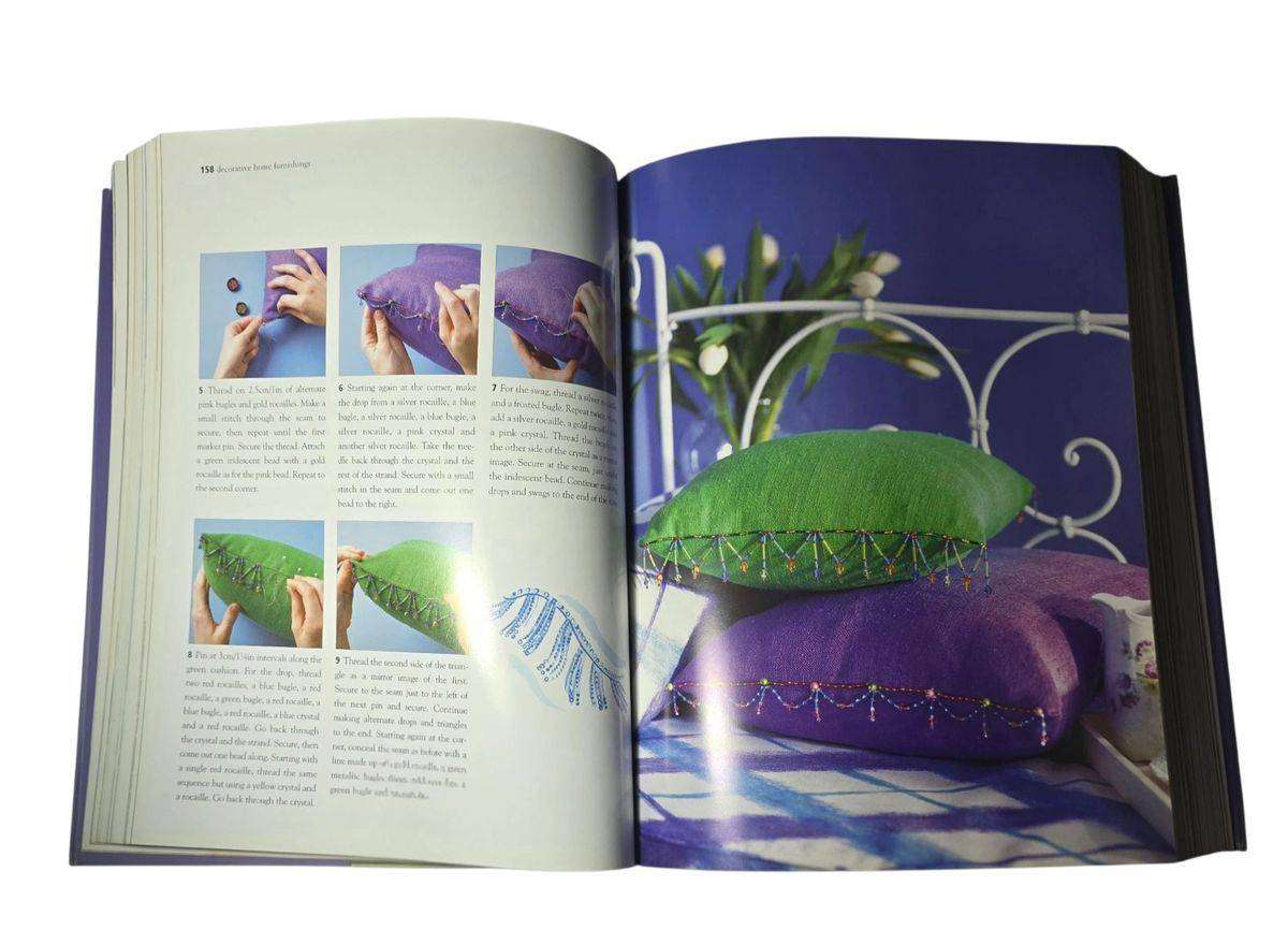 Beading & Making Jewellery: An illustrated guide to - Various