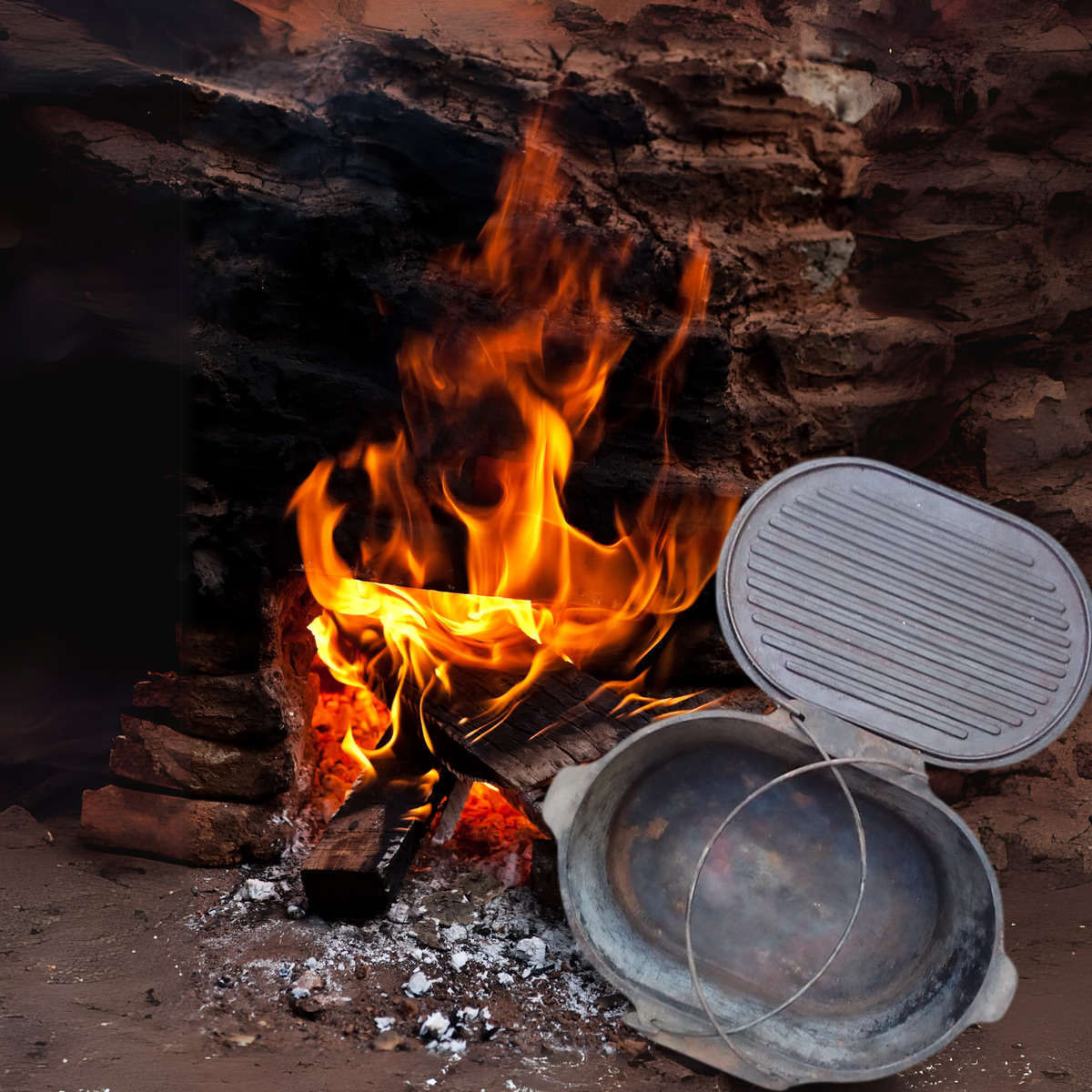 Vintage Cast Iron Campfire Dutch Oven  10L Capacity | Outdoor Cooking Pot with Grill Lid