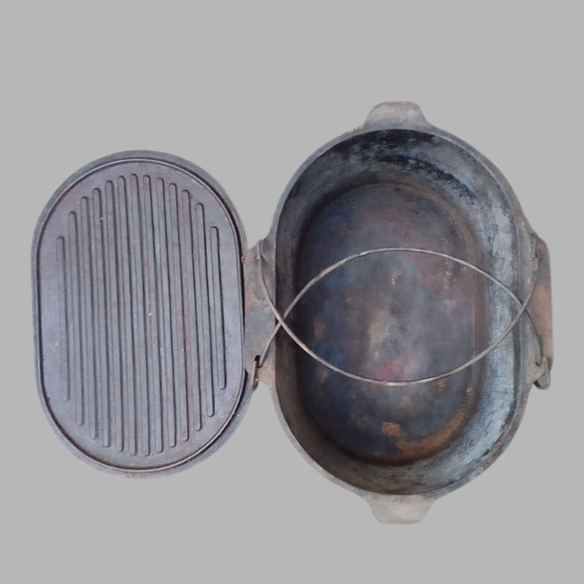 Vintage Cast Iron Campfire Dutch Oven  10L Capacity | Outdoor Cooking Pot with Grill Lid