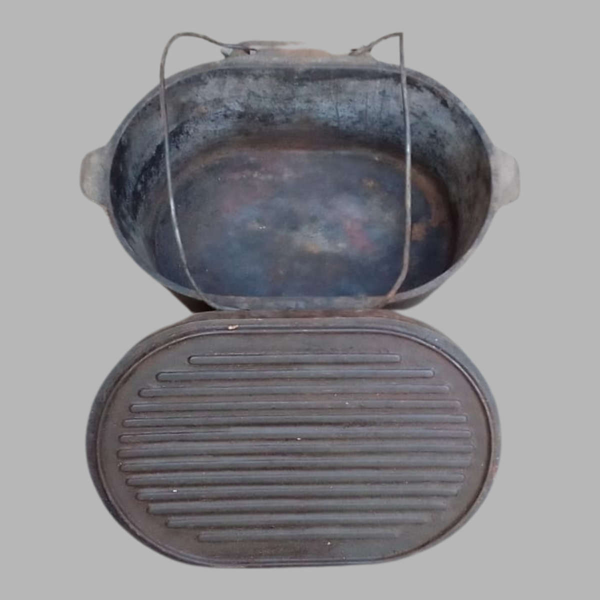 Vintage Cast Iron Campfire Dutch Oven  10L Capacity | Outdoor Cooking Pot with Grill Lid