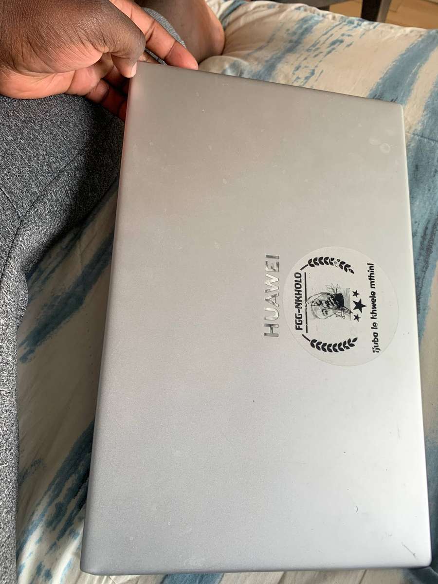 Hauwei laptop D15