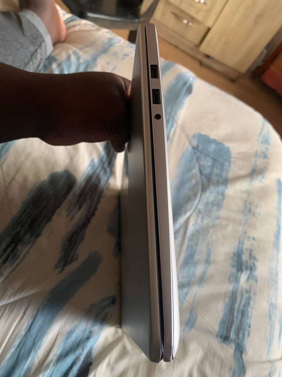 Hauwei laptop D15